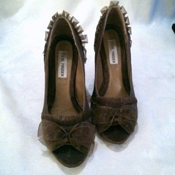 Steve Madden Satin Ruffled Trim Peep Toe Shoes - Picture 3 of 5